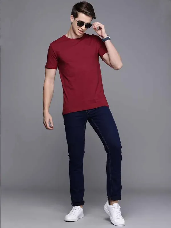 Maroon_Round_Neck_Cotton_Blend_Stylish_Fashionable_T-Shirt_For_Men